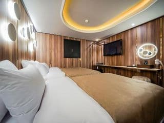 THE GRAY HOTEL - Photo 10