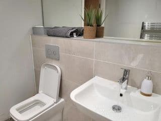 Luxury City Apartment with Self-Checkin in JQuater - Photo 19