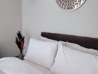 Luxury City Apartment with Self-Checkin in JQuater - Photo 8