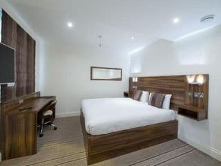 Heathrow-Windsor House for contractors & big groups - Photo 22
