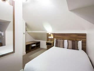 Heathrow-Windsor House for contractors & big groups - Photo 23