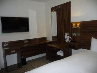 Heathrow-Windsor House for contractors & big groups - Photo 8