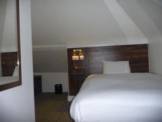 Heathrow-Windsor House for contractors & big groups - Photo 10