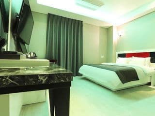 La view Hotel - Photo 11