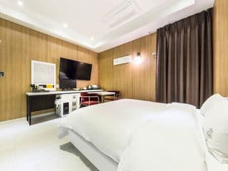 La view Hotel - Photo 12