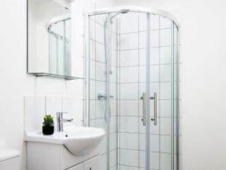 Aisiki Living at Alexandra Road, 2 Bedrooms and 2 Bathrooms with King or Twin beds and with FREE WIFI and PARKING - Photo 15
