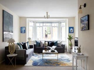 Aisiki Living at Alexandra Road, 2 Bedrooms and 2 Bathrooms with King or Twin beds and with FREE WIFI and PARKING - Photo 3