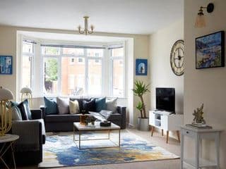 Aisiki Living at Alexandra Road, 2 Bedrooms and 2 Bathrooms with King or Twin beds and with FREE WIFI and PARKING - Photo 4