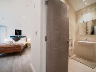 BIG & LUXURY 3 BEDR, 4 BEDS, 2,5 BATH, COVENT GARDEN, BEST Location - Photo 21