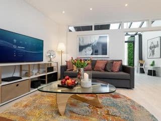 BIG & LUXURY 3 BEDR, 4 BEDS, 2,5 BATH, COVENT GARDEN, BEST Location - Photo 4