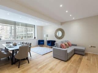 Urban Chic - Exeter - Photo 12