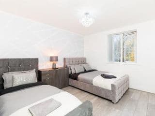 cozy stay in Birmingham by the Canal !! - Photo 11