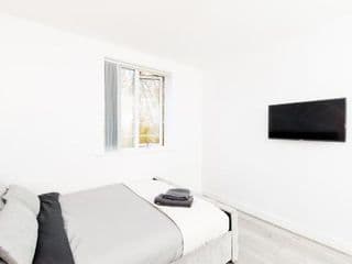 cozy stay in Birmingham by the Canal !! - Photo 12