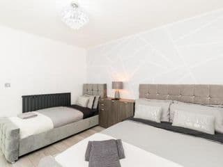 cozy stay in Birmingham by the Canal !! - Photo 13