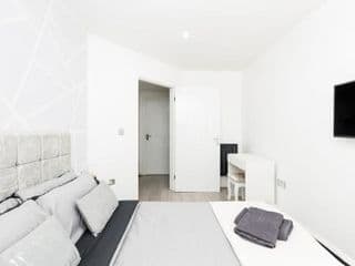 cozy stay in Birmingham by the Canal !! - Photo 14