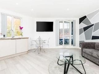 cozy stay in Birmingham by the Canal !! - Photo 19