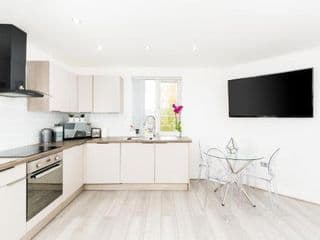 cozy stay in Birmingham by the Canal !! - Photo 21
