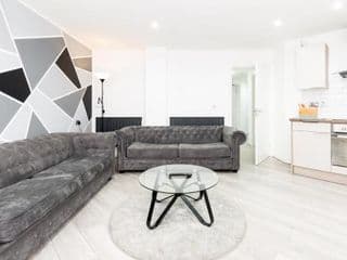 cozy stay in Birmingham by the Canal !! - Photo 24