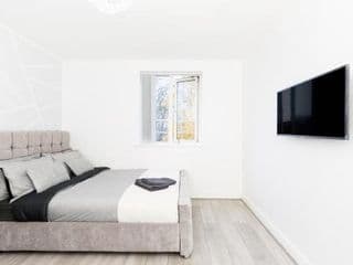 cozy stay in Birmingham by the Canal !! - Photo 9