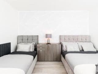 cozy stay in Birmingham by the Canal !! - Photo 10