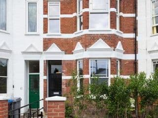 Contemporary Boutique Residence - Photo 2