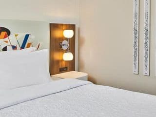 Hampton Inn & Suites Atlanta-Midtown, Ga - Photo 3