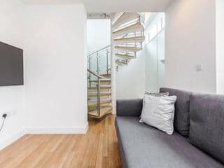 EXCEL LONDON MAJESTIC APARTMENT - Photo 7