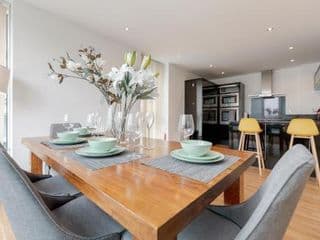 EXCEL LONDON MAJESTIC APARTMENT - Photo 9