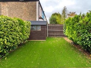 Stunning 2-bed flat w/ garden patio in West London - Photo 4