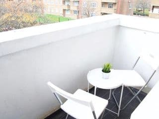 Modern 1 Bedroom in Shadwell with Balcony - Photo 14