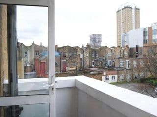 Modern 1 Bedroom in Shadwell with Balcony - Photo 24