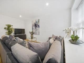 ETON HOUSE - LUXURY ACCOMMODATION, FREE PARKING, CENTRAL LOCATION