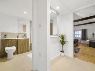 ETON HOUSE - LUXURY ACCOMMODATION, FREE PARKING, CENTRAL LOCATION - Photo 6