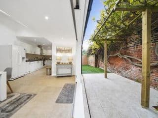ETON HOUSE - LUXURY ACCOMMODATION, FREE PARKING, CENTRAL LOCATION - Photo 9