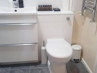 Garland Modern House With Parking & Garden Croydon - Photo 21