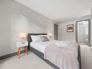 2 Bed Lux Apartment near Central London FREE WIFI - Photo 19
