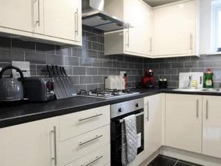 MODERN 2 BEDROOM APARTMENT IN THE HEART OF GREENWICH - Photo 19