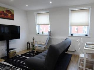 MODERN 2 BEDROOM APARTMENT IN THE HEART OF GREENWICH - Photo 21