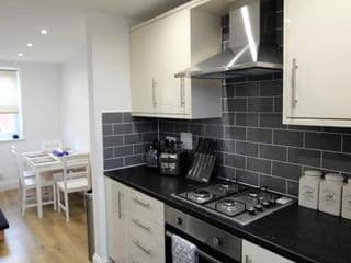 MODERN 2 BEDROOM APARTMENT IN THE HEART OF GREENWICH - Photo 23