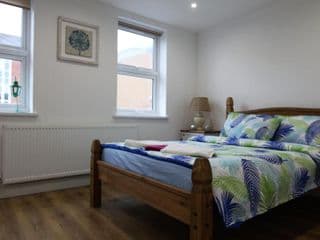 MODERN 2 BEDROOM APARTMENT IN THE HEART OF GREENWICH - Photo 4