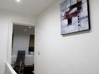 MODERN 2 BEDROOM APARTMENT IN THE HEART OF GREENWICH - Photo 8