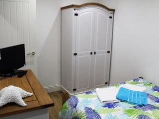 MODERN 2 BEDROOM APARTMENT IN THE HEART OF GREENWICH - Photo 10