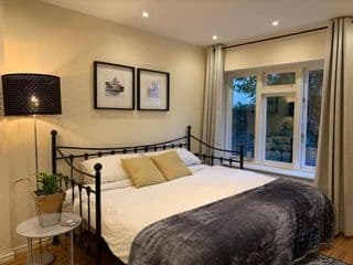 Notting Hill 3 bedroom townhouse with garden and roof terrace - Photo 8