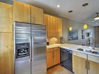 Modern Atlanta Loft Above Bakery in Cabbagetown! - Photo 8