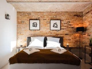 Luxurious Urban Living - Premium Downtown Apartments next to HBF - Photo 12