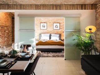 Luxurious Urban Living - Premium Downtown Apartments next to HBF - Photo 14