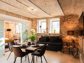 Luxurious Urban Living - Premium Downtown Apartments next to HBF - Photo 9
