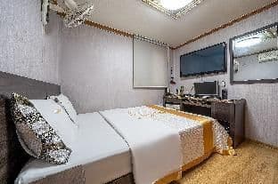 Sinchon Seongdo - Photo 4