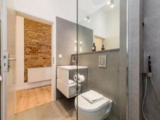 Stylish New Cube Loft II by Berlin-Wall-Apartments - Photo 16