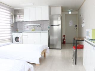 Cozy flat nearby Metro and E-Mart for 4 guests